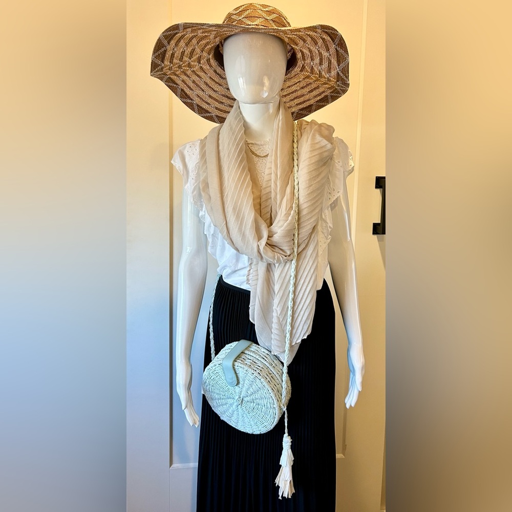 Mia & Tess NWT Mint Green Woven hard shell Round Purse - Picture 5 of 14